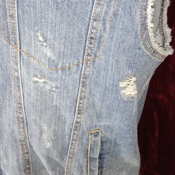 Distressed blur jean vest - Picture 2 of 6